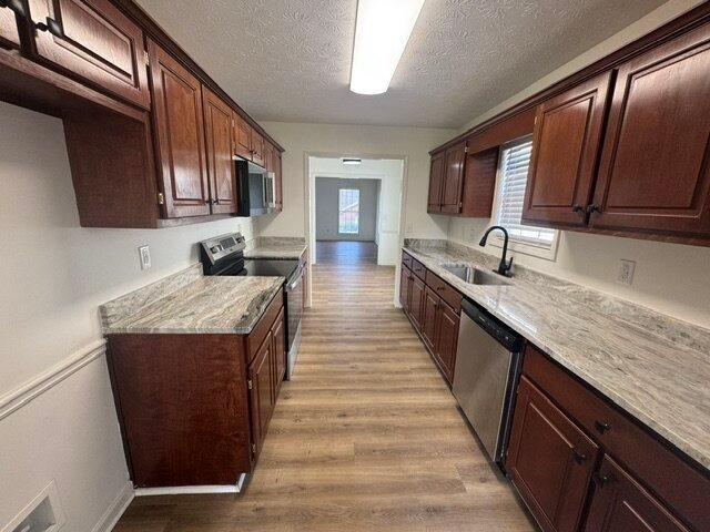 Building Photo - 2208 Summerwind Dr