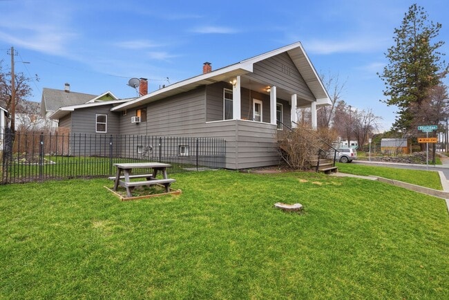 Building Photo - Spacious 3 Bedroom 1 Bath home in the Perry District!