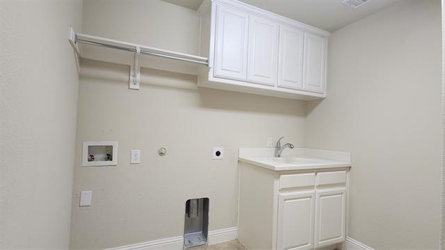 Building Photo - 5621 Grove Cove Dr