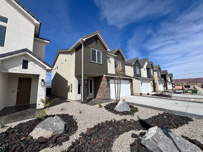 Building Photo - Brand New LARGE S&S Home!!