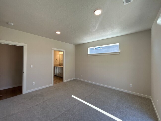 Building Photo - Brand New 3 Bedroom / 2 Bathroom Home in NW Redmond