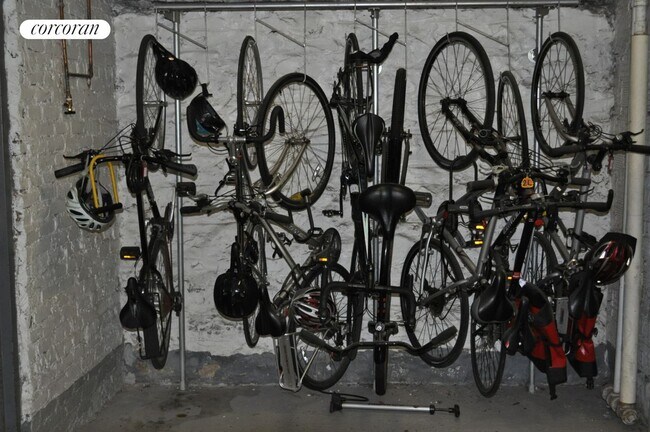 Building Photo - 59 Pineapple St