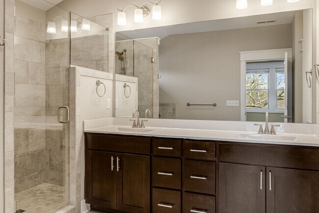 Building Photo - Stunning 3-Bedroom Townhome in Black Mountain's Sweet Birch Commons