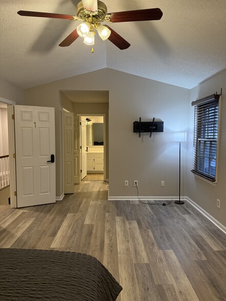 Building Photo - 2010 Dembrigh Ln