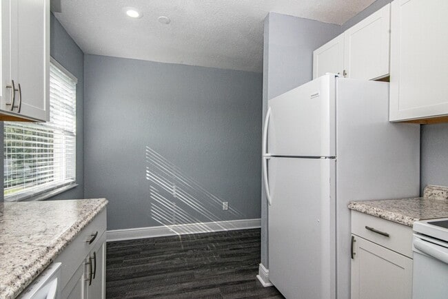 Building Photo - Newly Renovated and Remodeled - 2 Bedroom ...