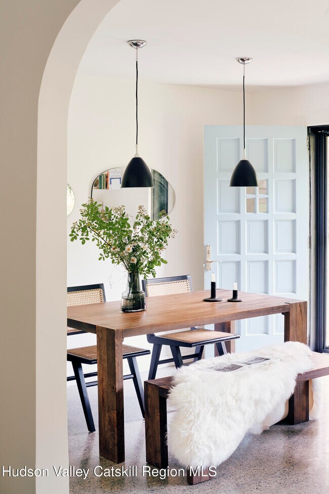 Building Photo - 35 Race Track Rd