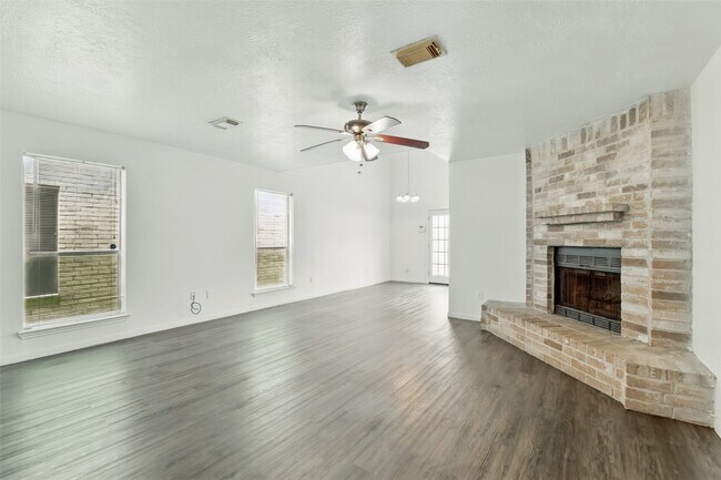 Building Photo - 2079 Country Village Blvd