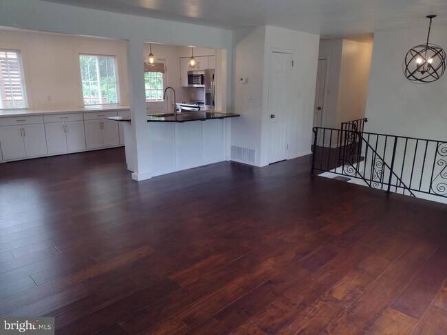 Building Photo - 64 Bogle Dr