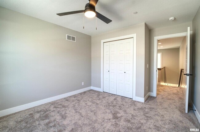 Building Photo - 1006 S 4th St