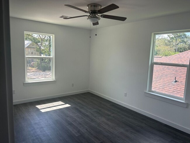 Building Photo - Brand new unit 3 bedrooms, 2.5 baths with carpod, private backyard with hi fences.