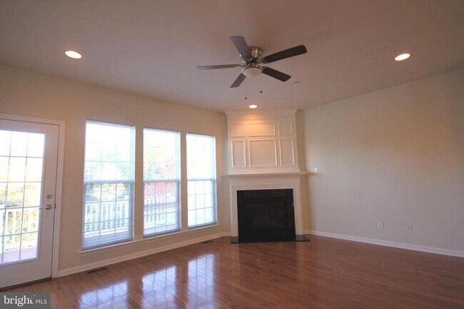 Building Photo - 515 Ellison Dr