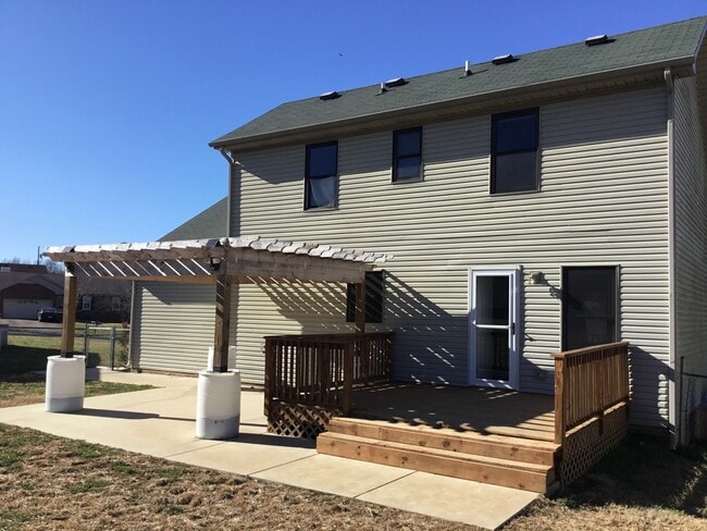 Building Photo - 3 Bedroom Home For Rent in Sango Area!