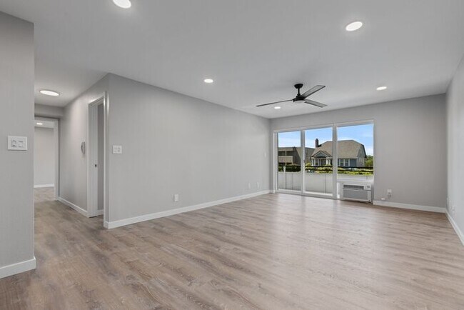 Building Photo - Large Freshly Remodeled and AIR CONDITIONE...