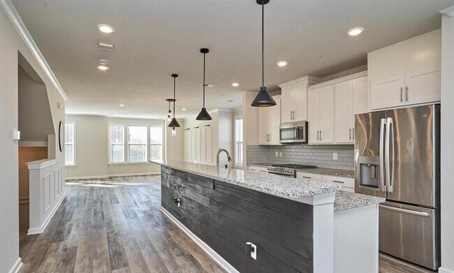 Building Photo - 45116 Kincora Dr