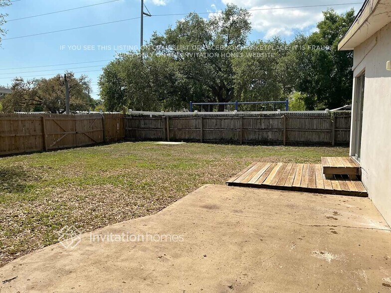 Building Photo - 2209 Curtis Dr S