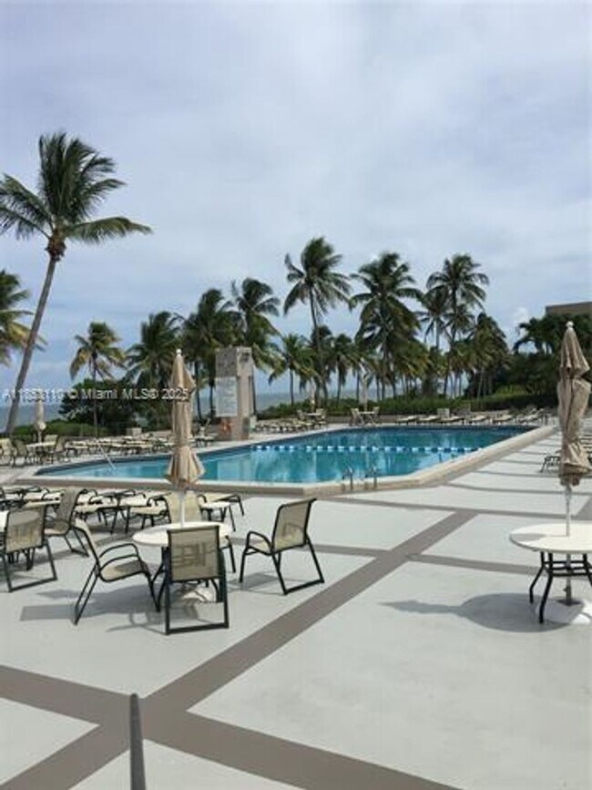 Building Photo - 20191 E Country Club Dr