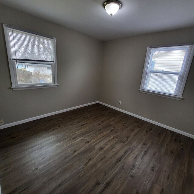 Building Photo - Welcome to Walker - Fully Renovated 3 BR