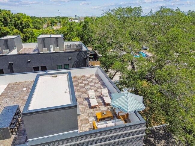 Building Photo - Canvas GWX