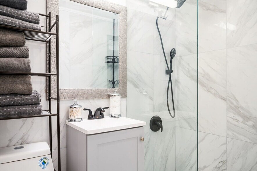 Building Photo - 215 Piedmont Ave NE