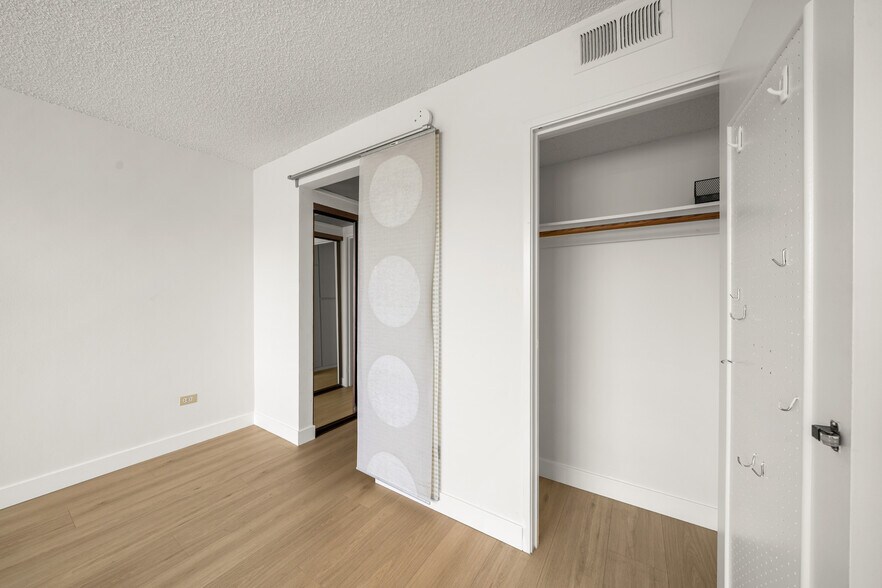 Building Photo - 421 S La Fayette Park Pl