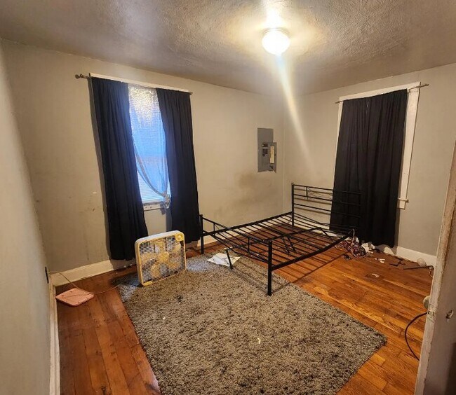 Building Photo - 2811 Parish Ave