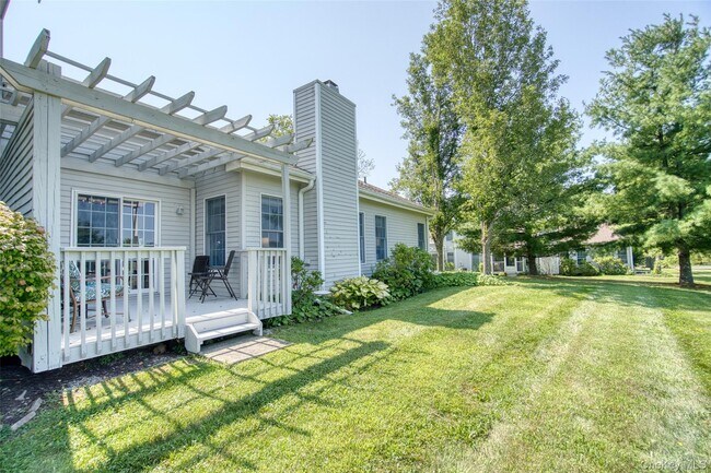 Building Photo - 208 Cinnamon Cir