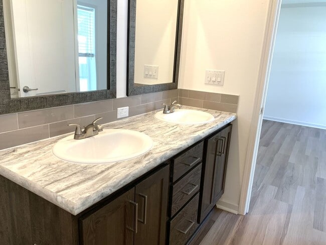 Building Photo - 141 Millwood Rd