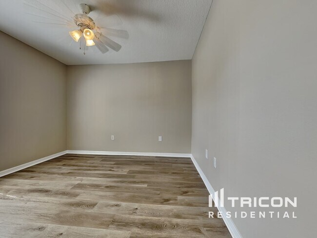 Building Photo - 13001 Fish Cove Dr