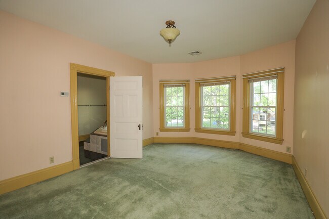 Building Photo - 61 Manchester St