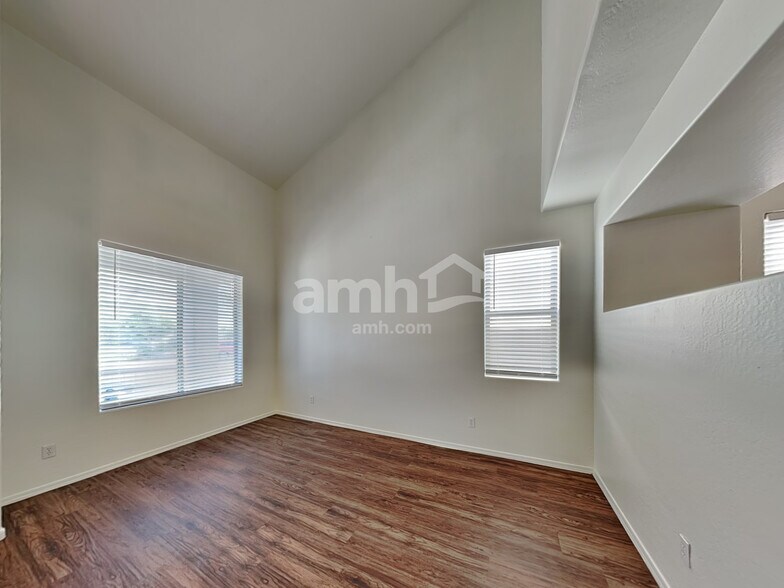 Building Photo - 17428 W Mandalay Ln