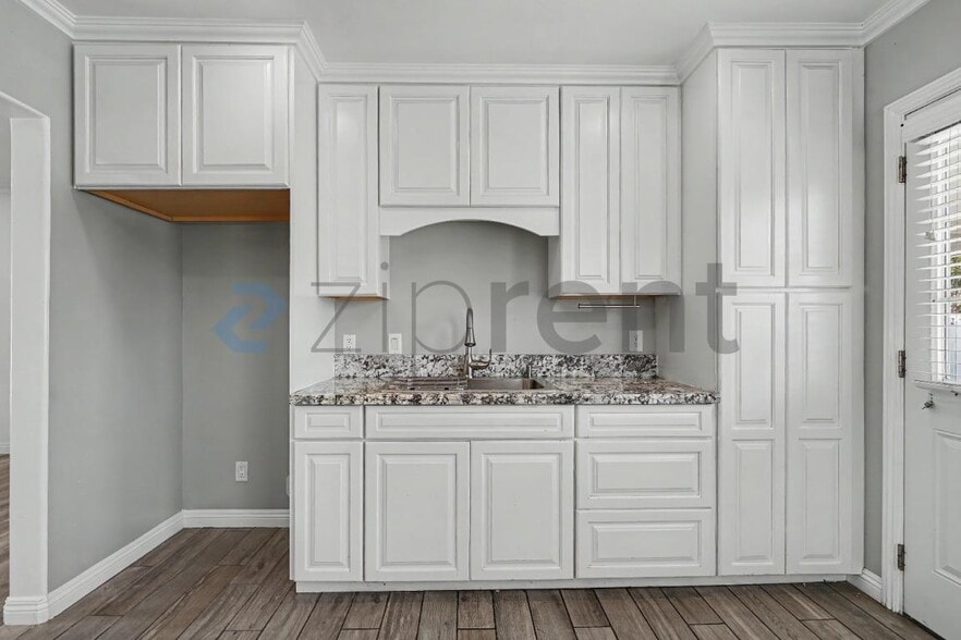 Building Photo - Unit