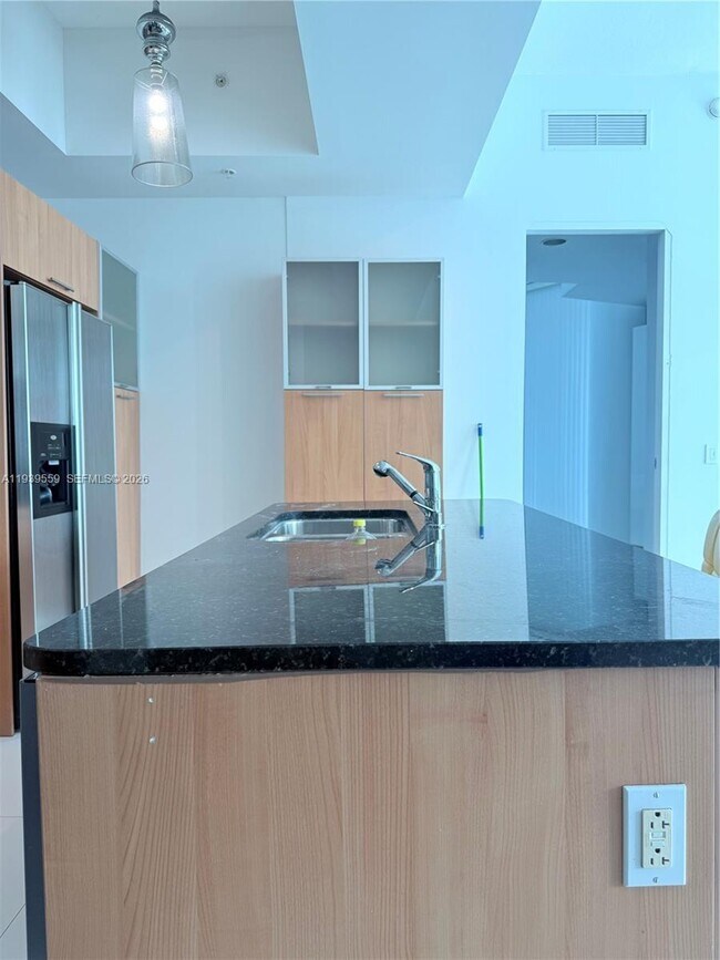 Building Photo - 480 NE 30th St