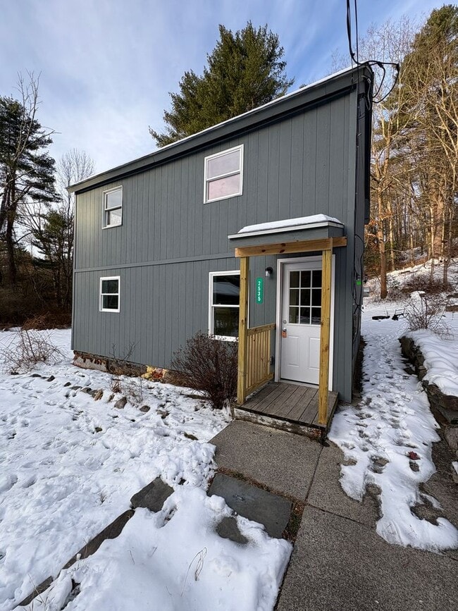 Primary Photo - Large 3 bedroom house in Candensis!