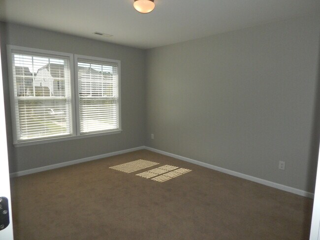 Building Photo - Fabulous 3 bedroom,2.5 bathroom 2 Car gagrage