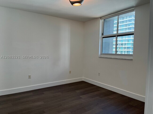 Building Photo - 1250 S Miami Ave