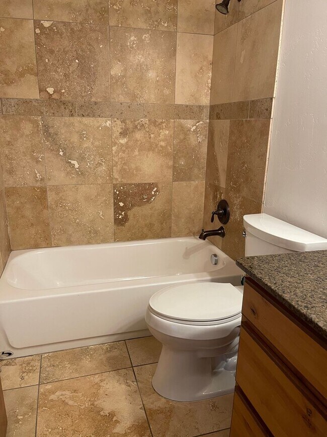 Building Photo - Gorgeous home in Orem