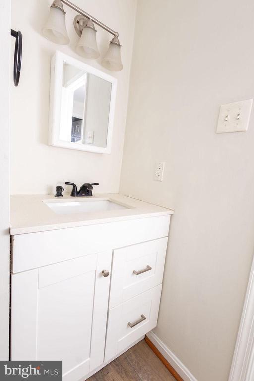 Building Photo - 6621 Greenvale Pkwy