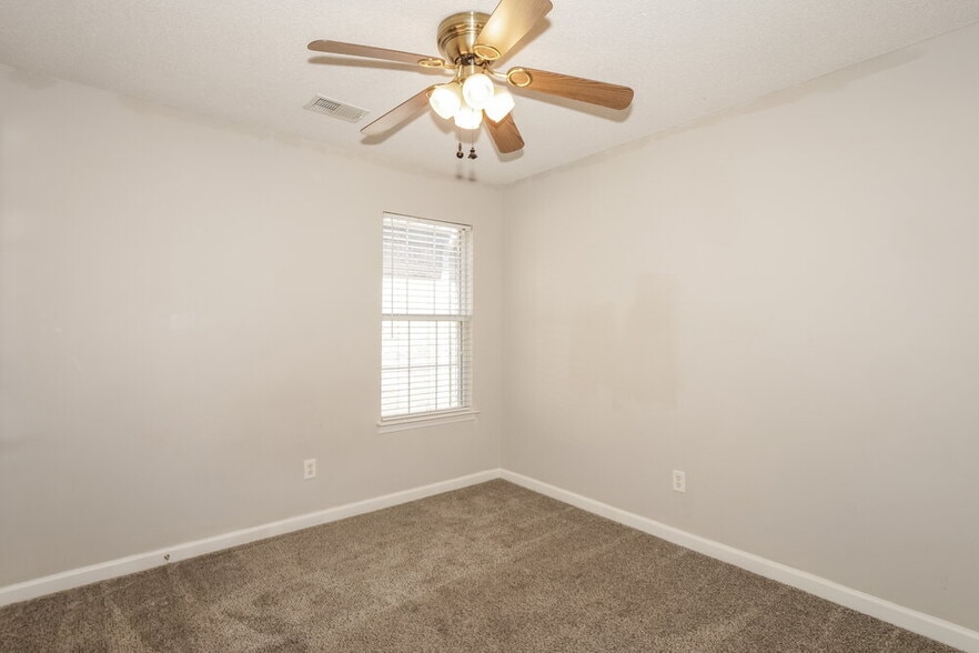Building Photo - 9908 Tremont Dr