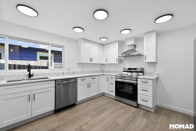 Building Photo - 6552 38th Ave NE