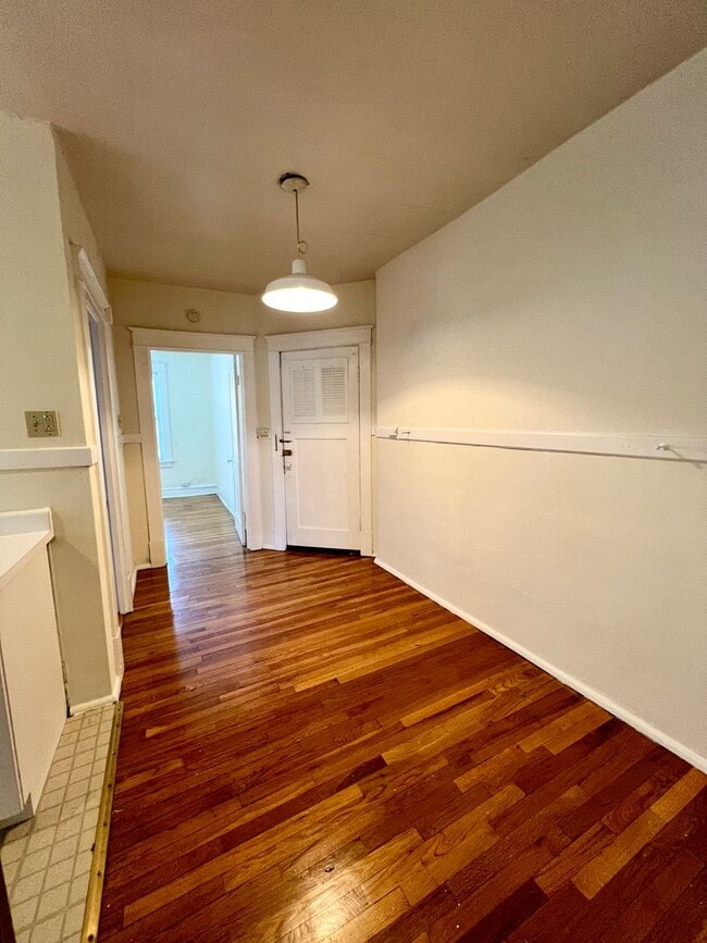 Building Photo - 911 St Rita Ave