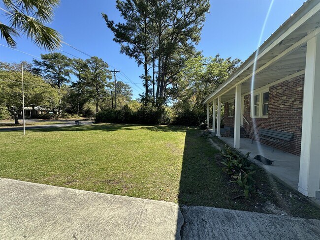 Building Photo - 2406 Hermitage Rd