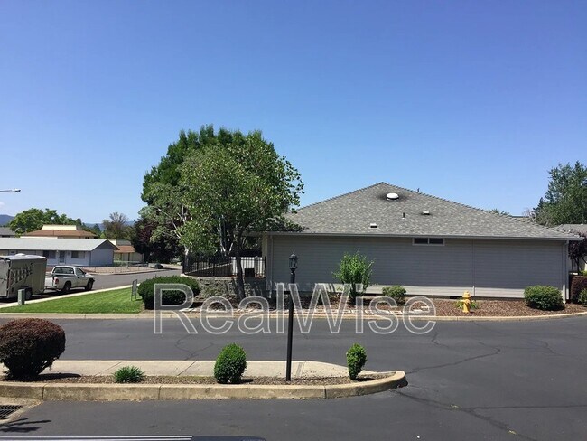 Building Photo - Pine Hurst Village Estates