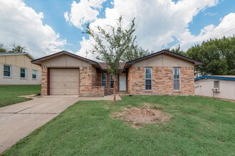 Building Photo - 3 bedroom Home with Prime Location