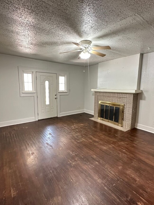Building Photo - Coming Soon... 1 Bedroom Duplex In Central San Angelo!