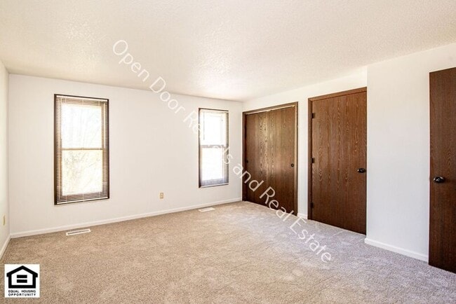 Building Photo - 5214 Vermont Ln