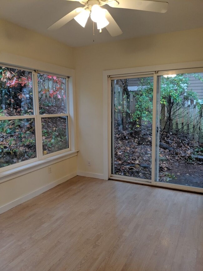 Building Photo - Black Mountain Rental!