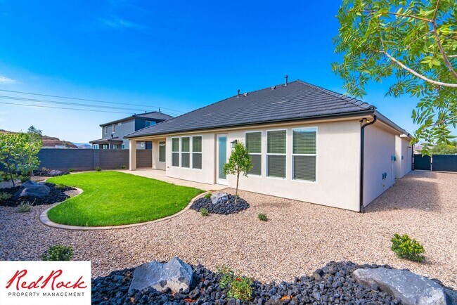 Building Photo - Beautiful 4-Bedroom 2.5 Bath with a 3 Car ...