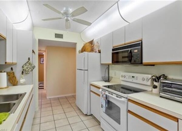Building Photo - 2145 Tama Cir