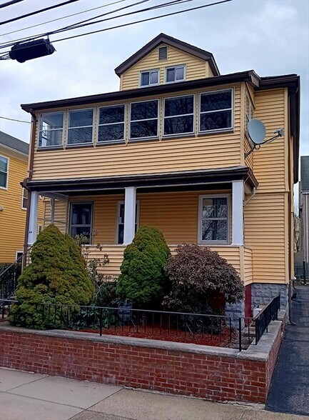Primary Photo - 38 Glencoe St