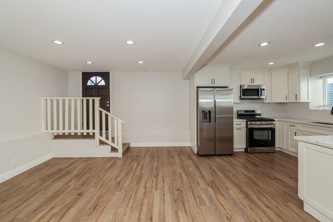 Building Photo - 1333 87th Ave